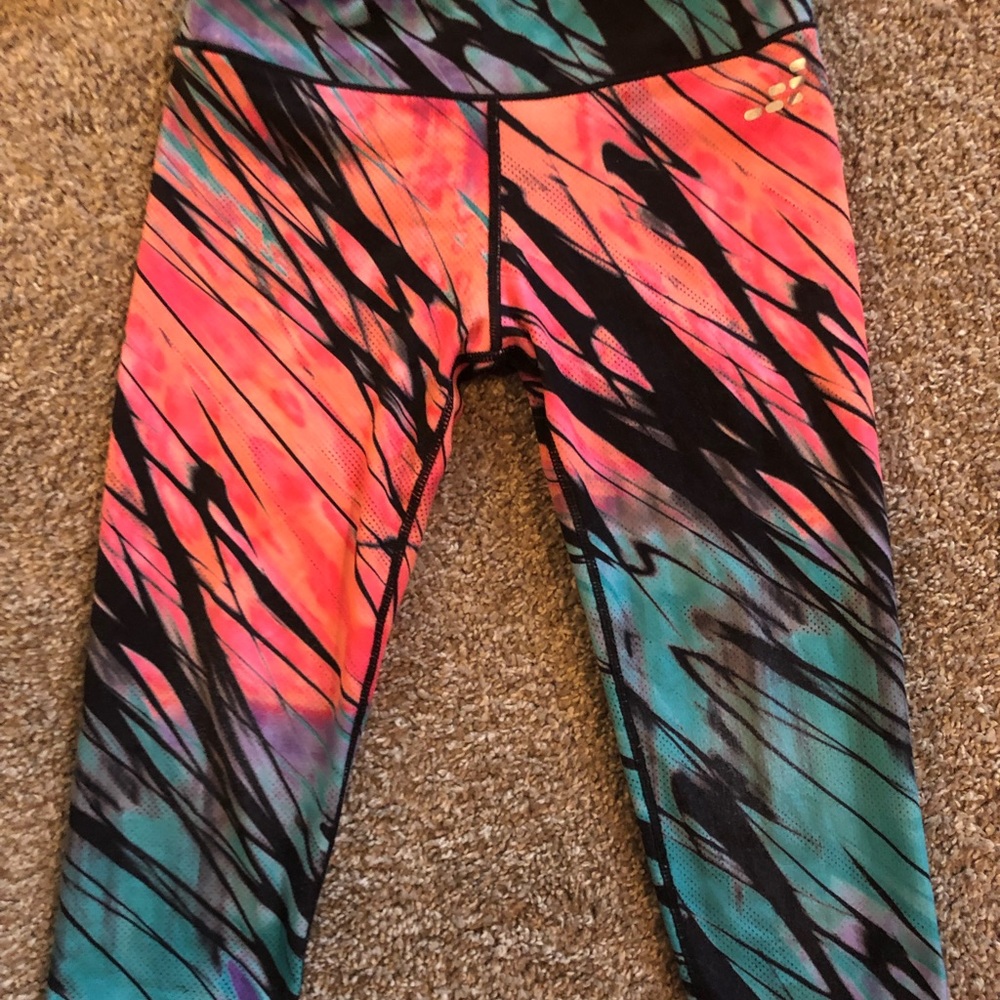 Girls work out gear - Picture 2 of 4